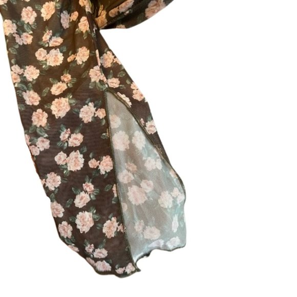 $7 CLEAR OUT SALE - Sexy sheer crop top with split sleeve - size L - Picture 3 of 3